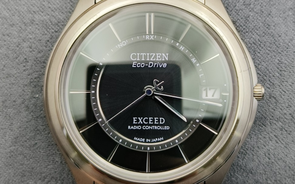 西铁城钛合金光动能电波表