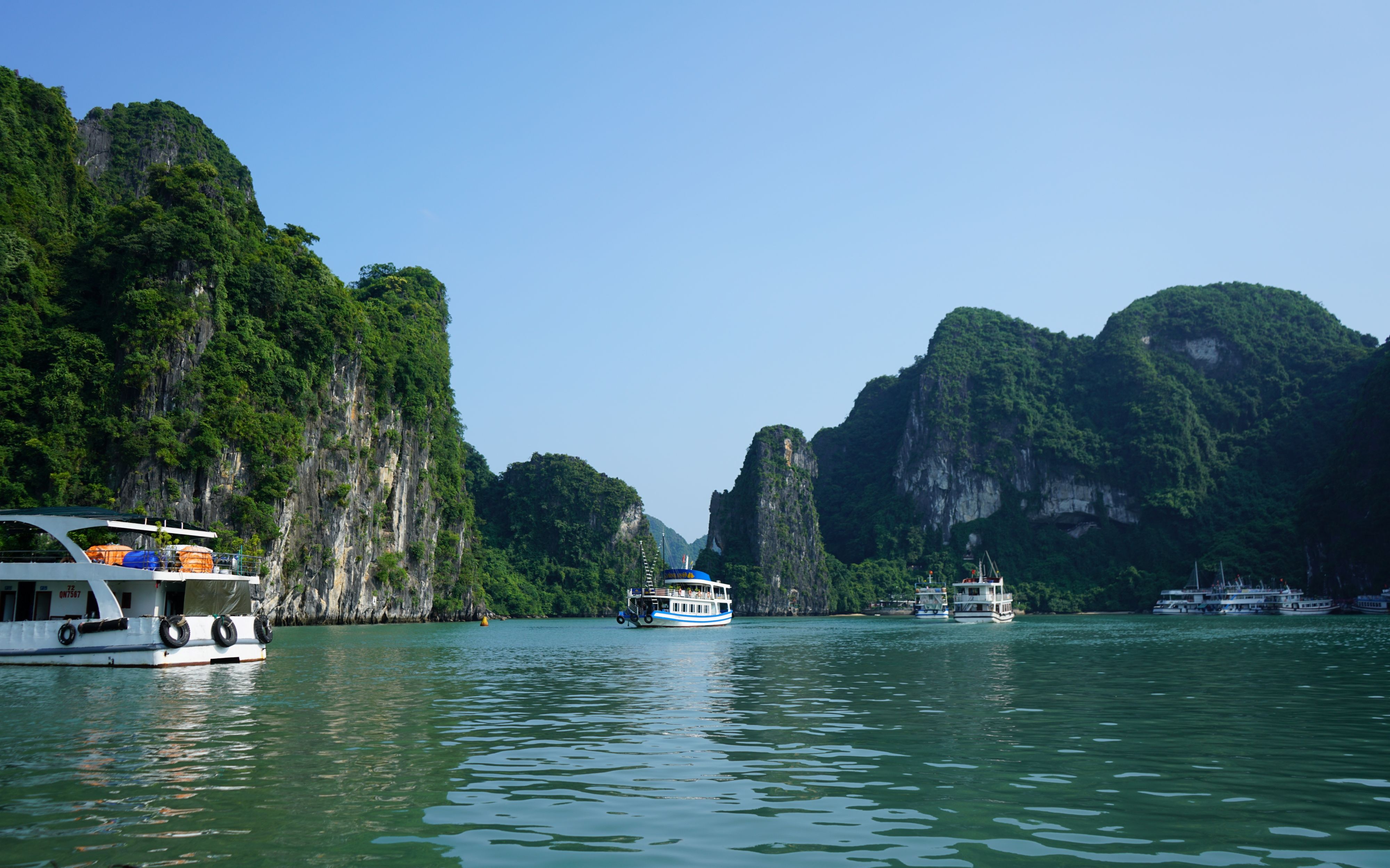 国庆越南游,下龙湾骑着摩托去坐船,偶遇水上飞机上岸,船上与海上桂林
