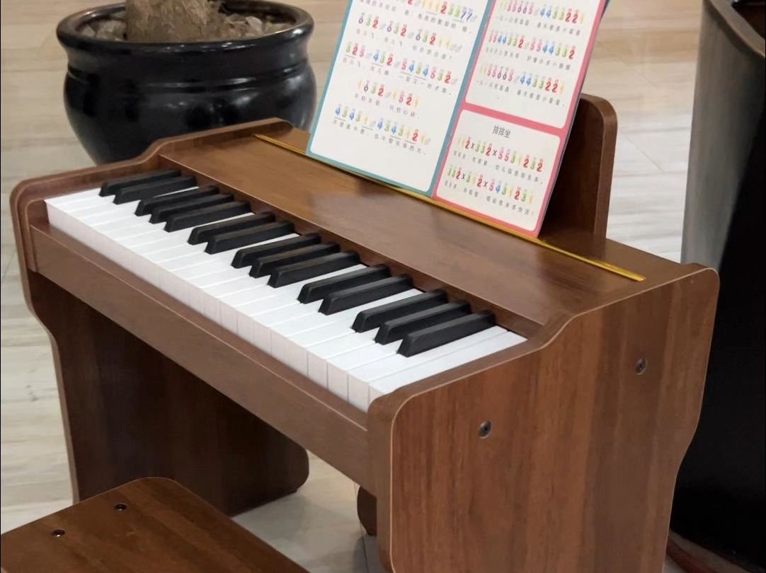 复古风的37键木质儿童钢琴