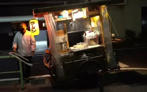 Télécharger la video: 【夜を駆ける屋台ラーメン】Old Style Ramen Stall｜Yatai Racing into the Night｜Japanese street f