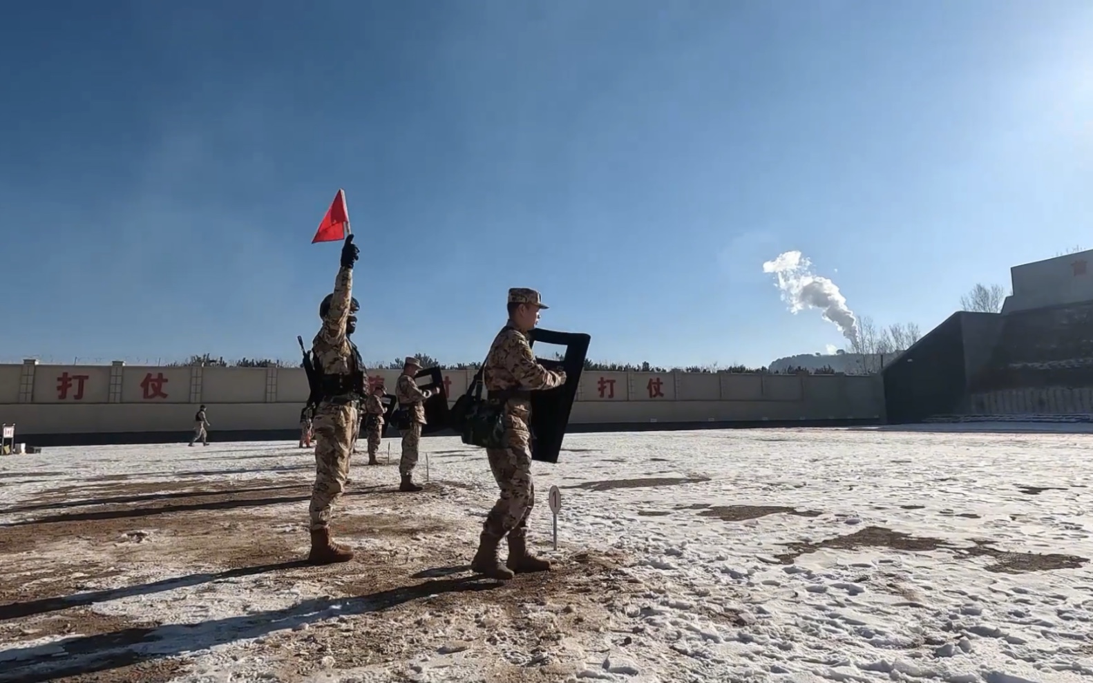 音量 1!近距离感受防暴弹实投 武警河北总队