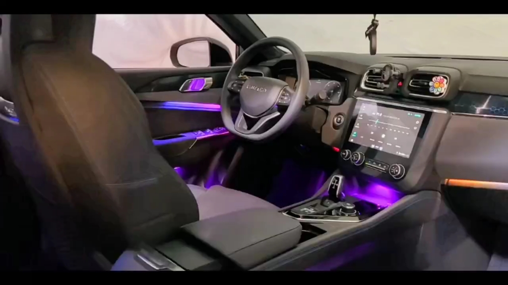 领克03 动态光影氛围灯