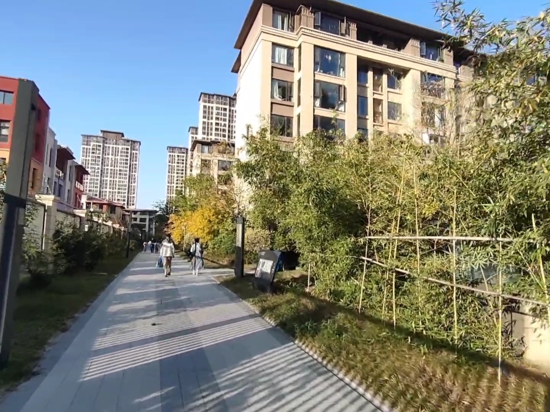 开封集英小学对面,洋房一楼带院带下沉,人车分流哦