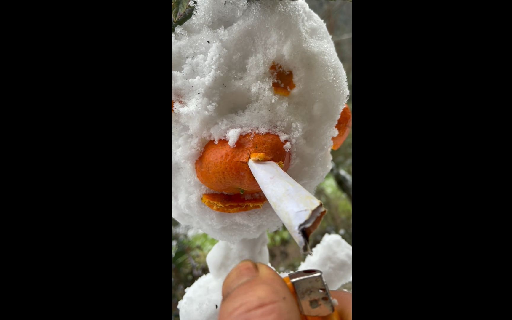 [图]堆个雪人告诉你吸烟的后果：吸烟有害健康