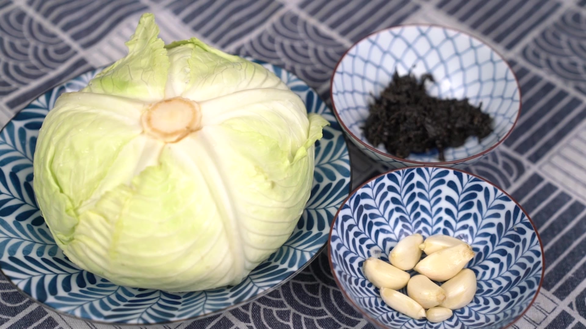 橄榄菜炒包菜,懒人快手菜,不用放盐,味道确实赞_哔哩哔哩 (゜-゜)つロ