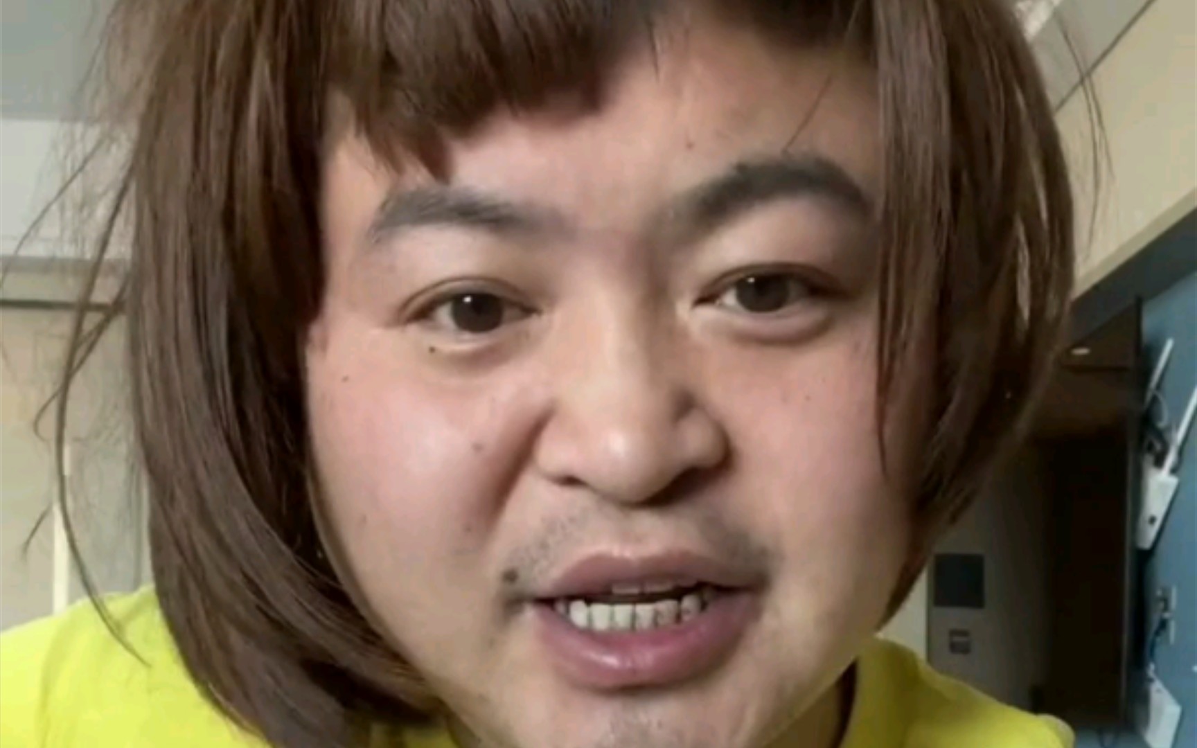 丽丽联手龙龙挑起男女对立,女家人要比男家人多刷2600才能进群