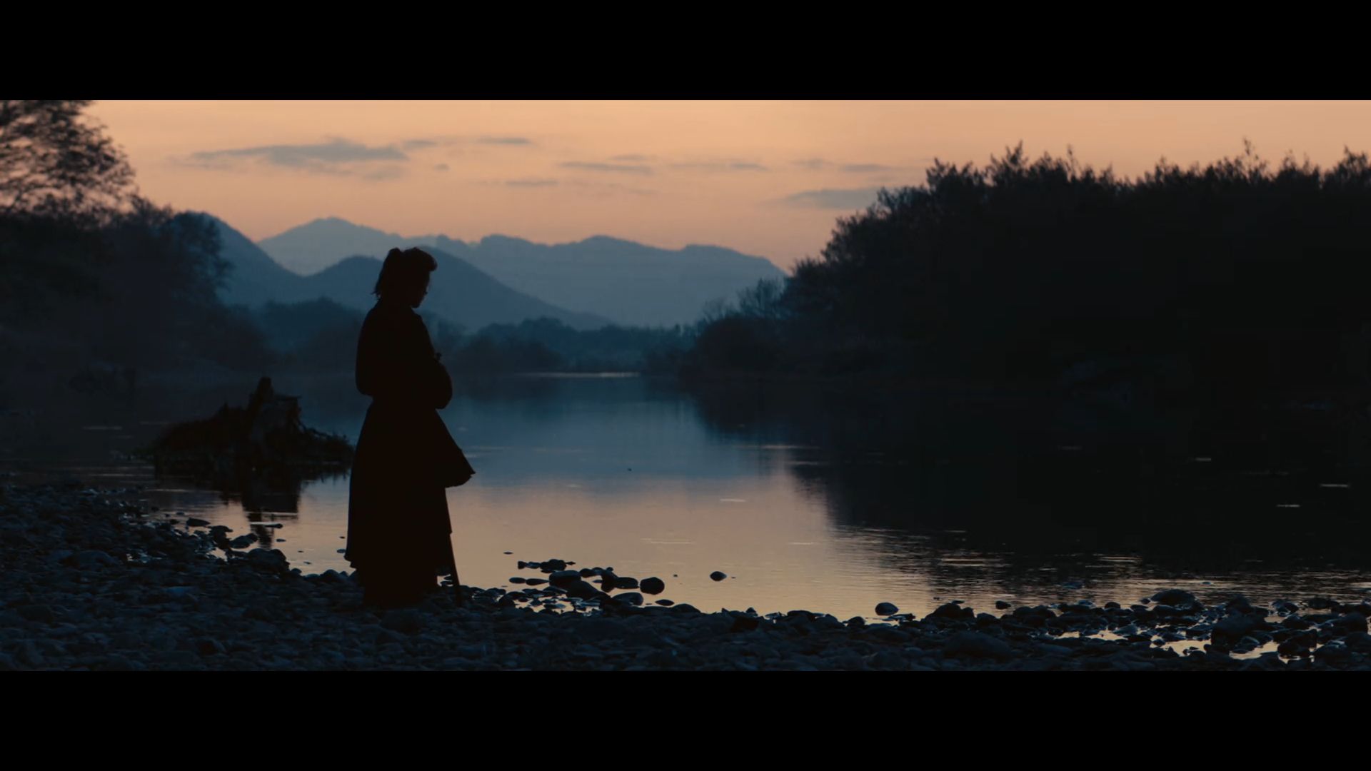 "剑出鞘恩怨了"-《红尘客栈》