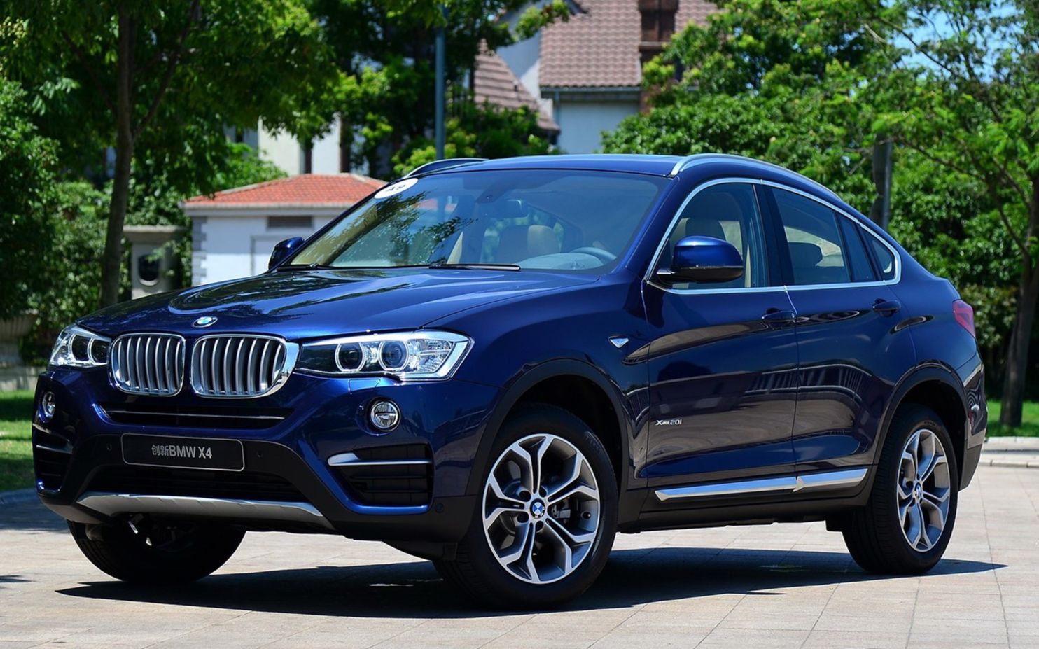 试完宝马x4,觉得奔驰glc风格老旧,更是奥迪q5没法比,目前售价不到30w!