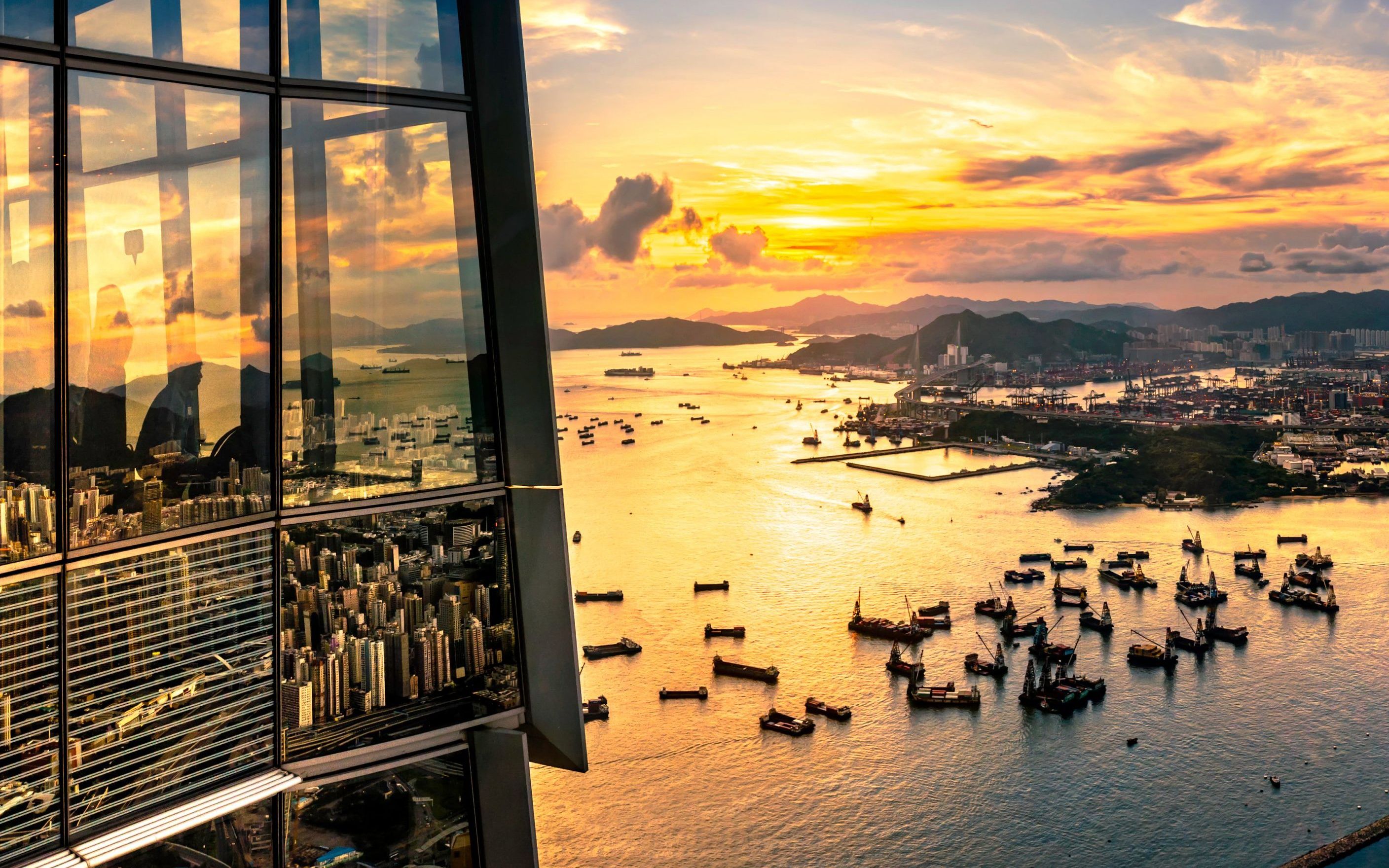 航拍天际100香港观景台和周围城市建筑