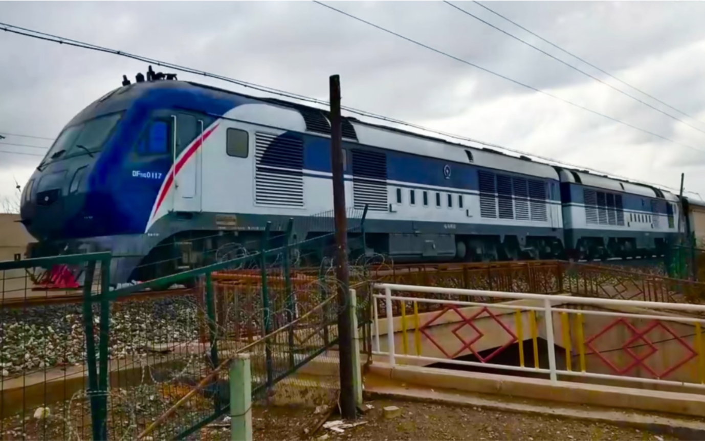 鸟局猪头df11g 0117-0118乌局库段k454喀什-成都通过库车黄河路19:03