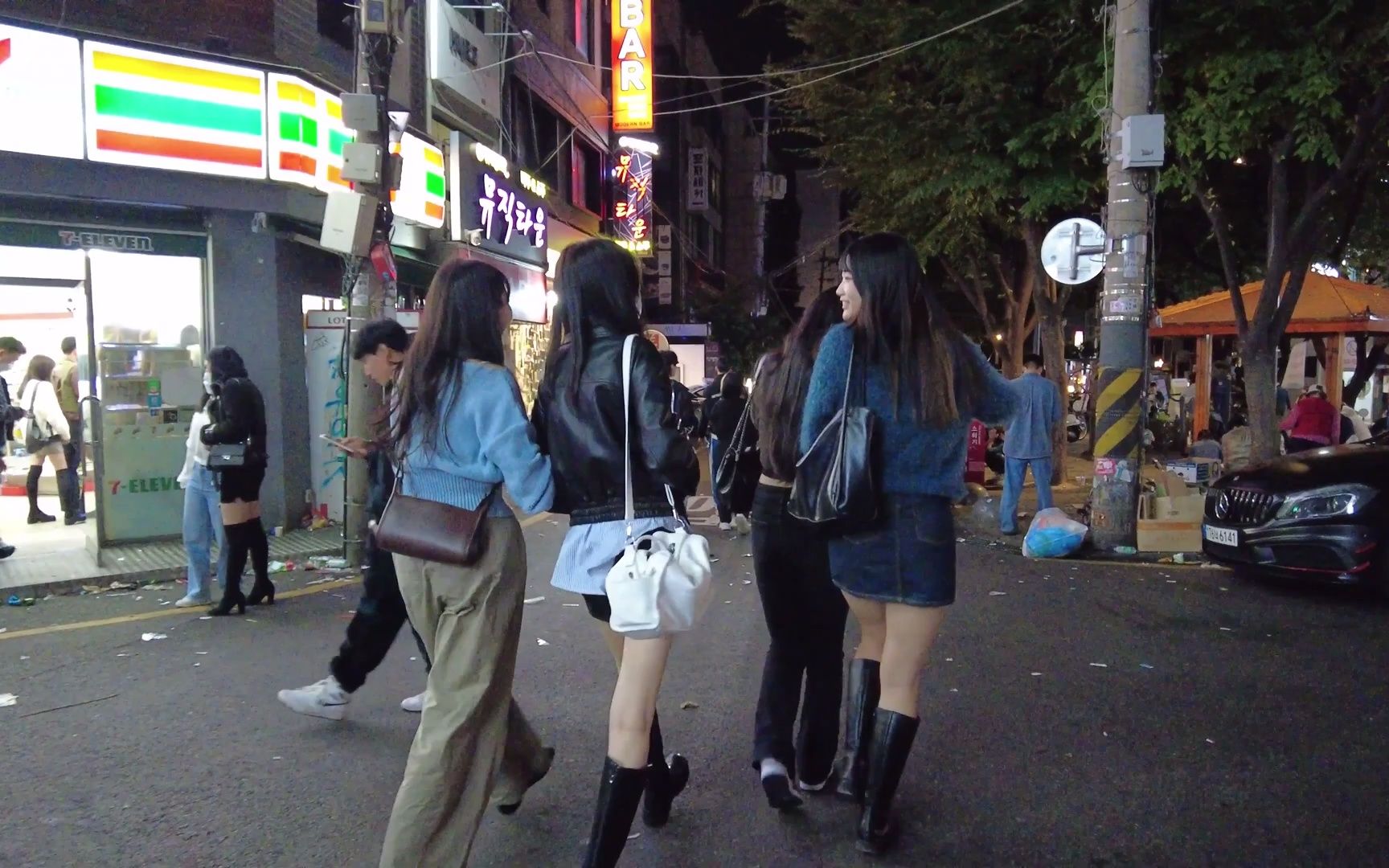 韩国的弘大街上挤满了美女