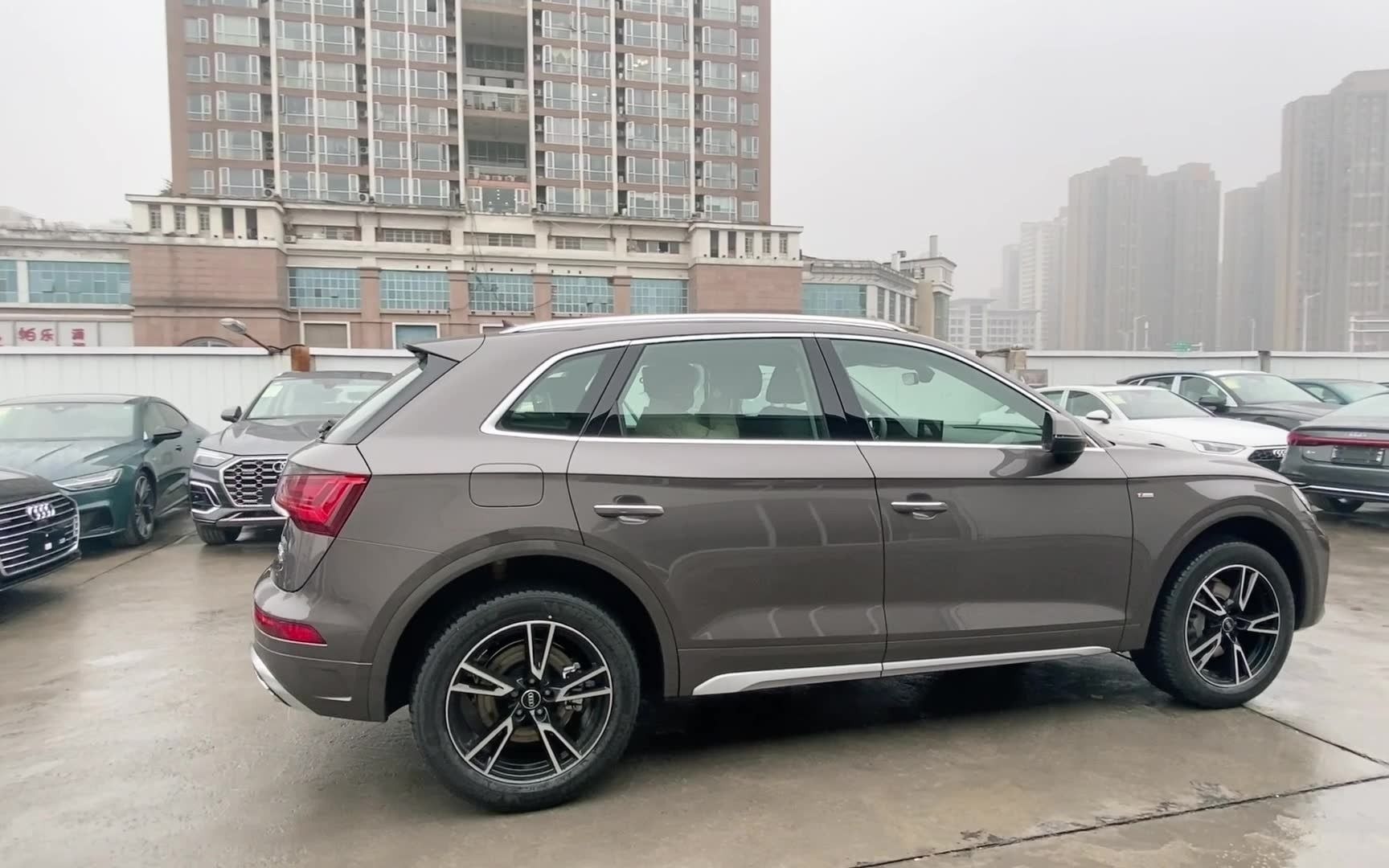 奥迪q5l搜狐棕现车
