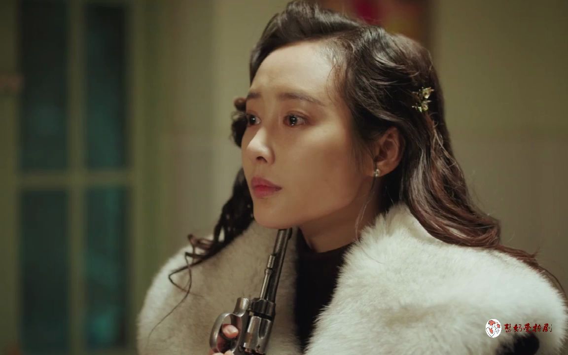 保密局美女特务自知作恶多端,举枪自杀,得到报应