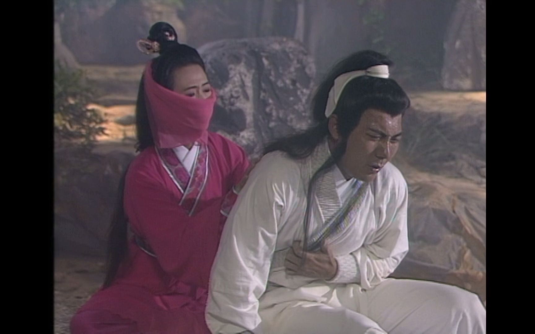 苏飞凤给马俊武运功疗伤