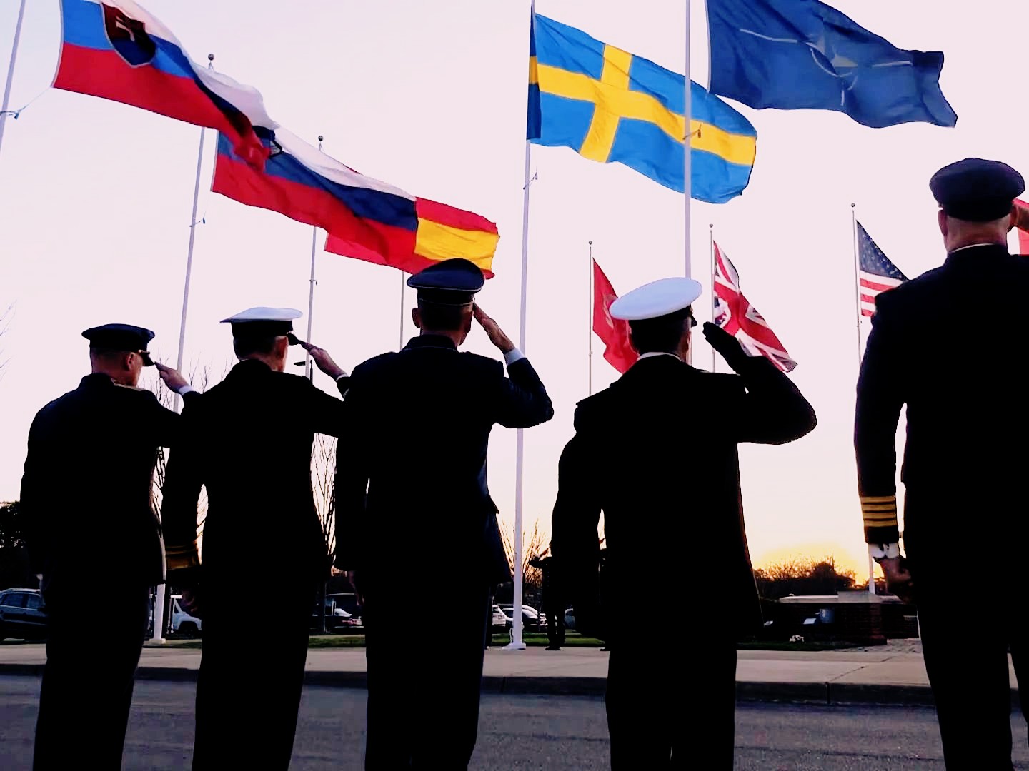 盟军司令部正式升起瑞典国旗! ! !