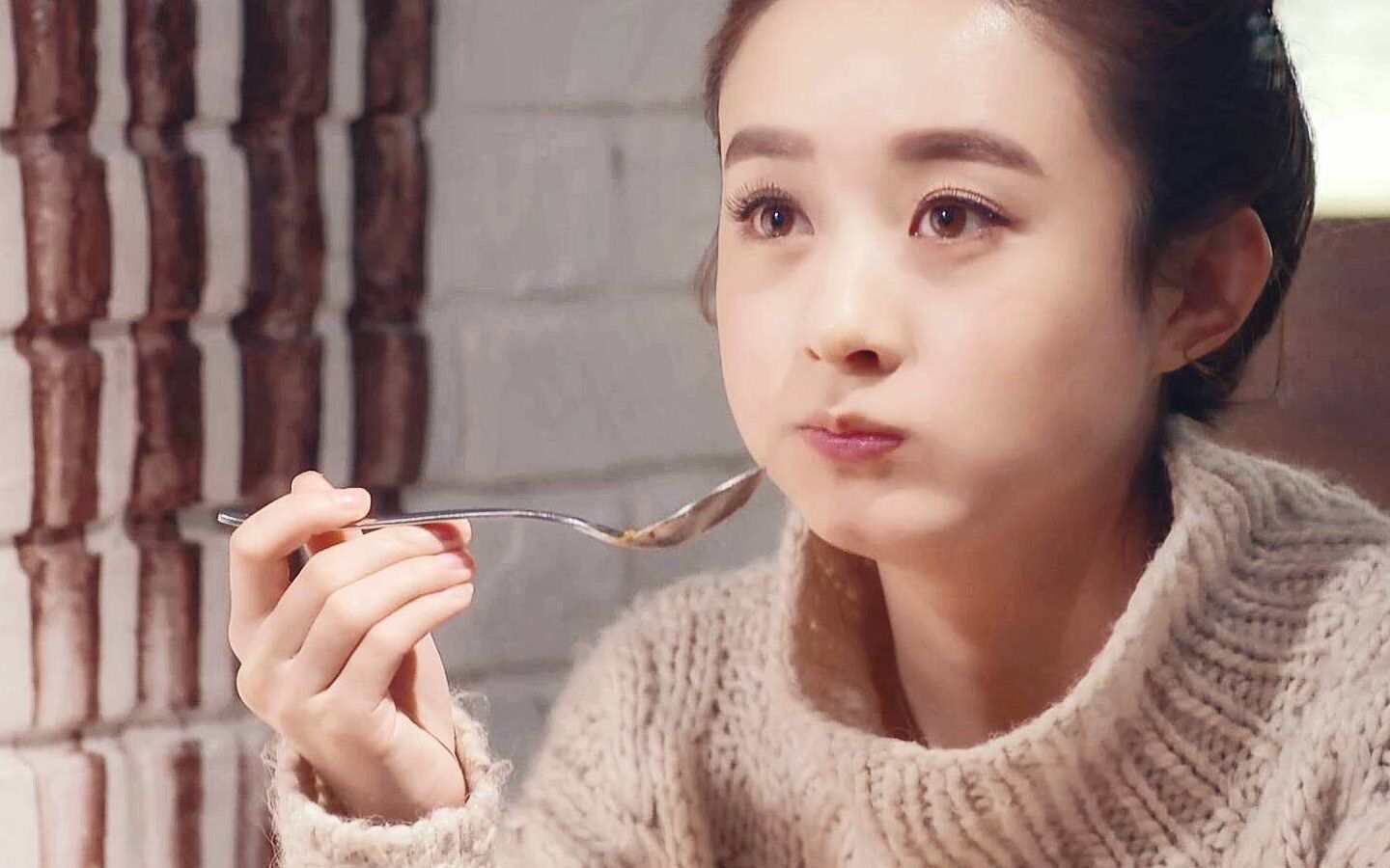 女星吃包子超下饭,赵丽颖在戏里连"特效包子"都吃得津津有味!