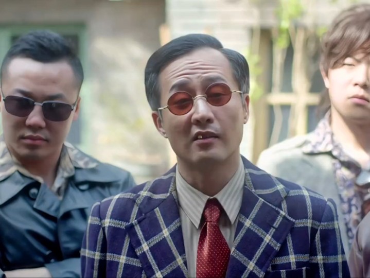 胡八一因为罗盘暴露身份,大金牙觉得此人不简单,介绍他盗墓