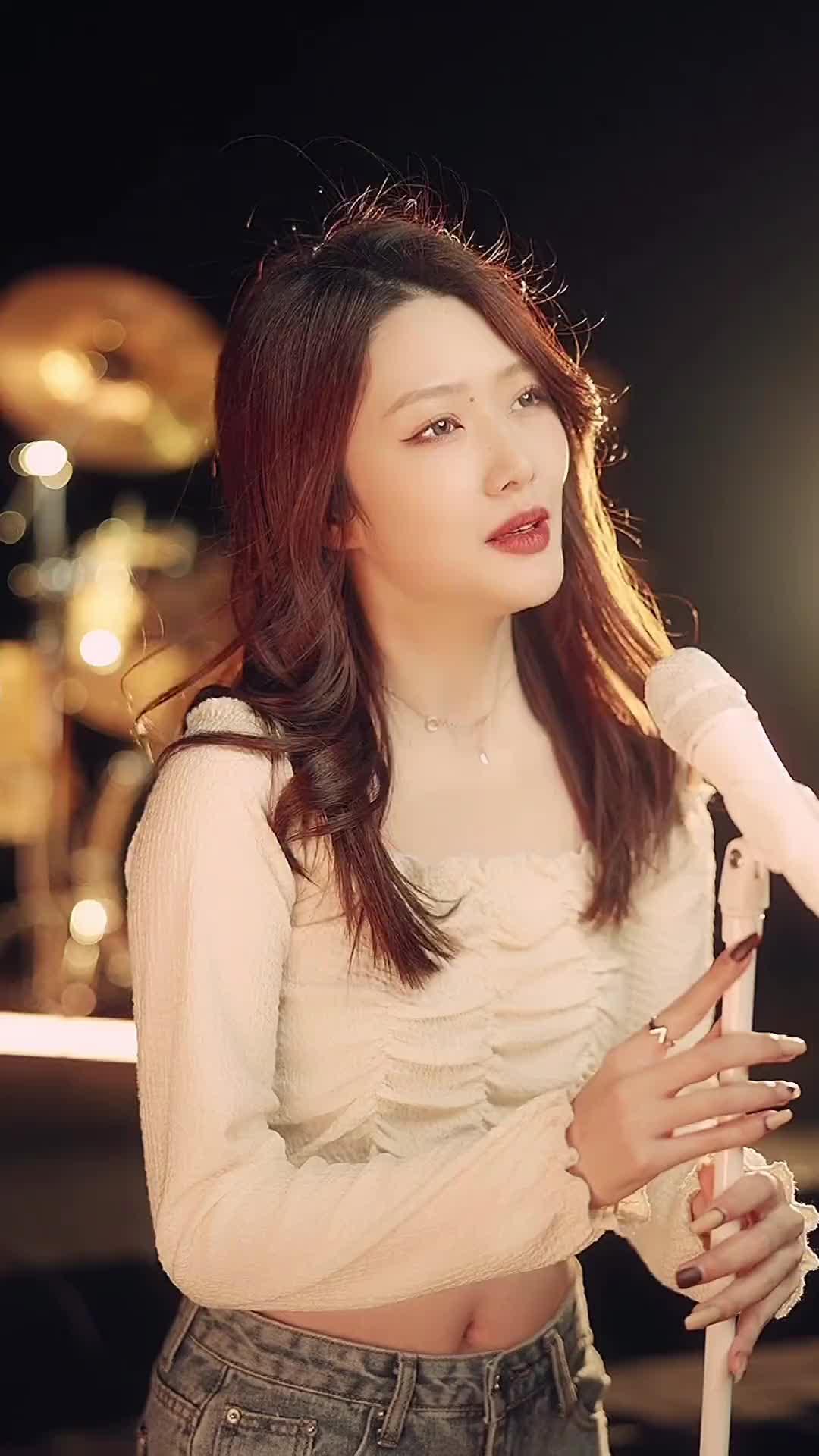 生命中曾经有过的所有灿烂终究都需要用寂寞来偿还百年孤寂王菲冷