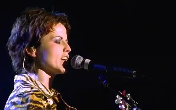 [图]The Cranberries - 【Promises】 1999 Paris Live 小红莓