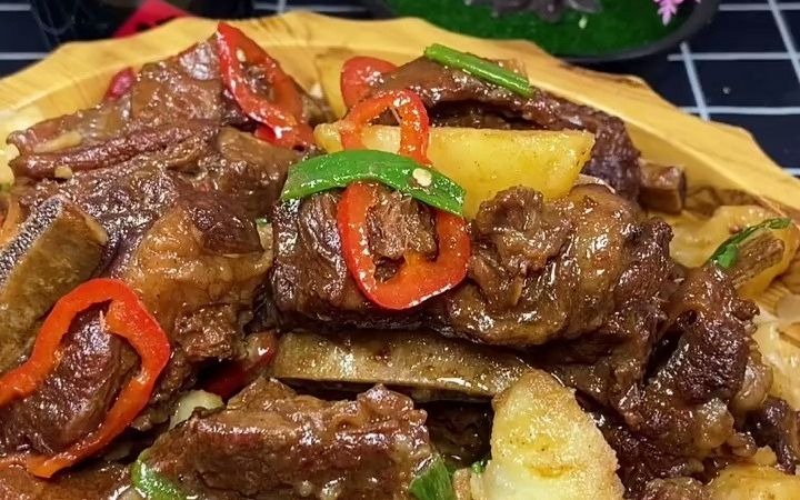 【美食教程】铁锅炖牛排·焖饼,特别好吃