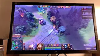 Télécharger la video: Dota2实锤开挂，屠夫开全图挂，脚本抢肉山盾。