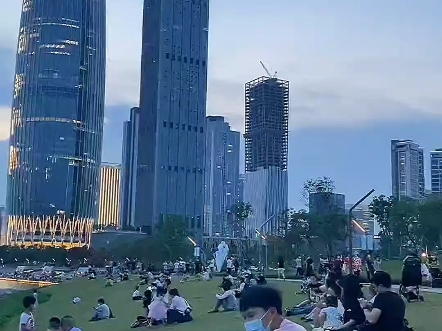 等有空了,一定要来一次人才公园,看一看世界一线城市的繁华夜景!吹一吹深圳湾的海风 #城市的夜晚 #地标建筑 #人才公园 #美丽夜景太迷人哔哩哔哩...