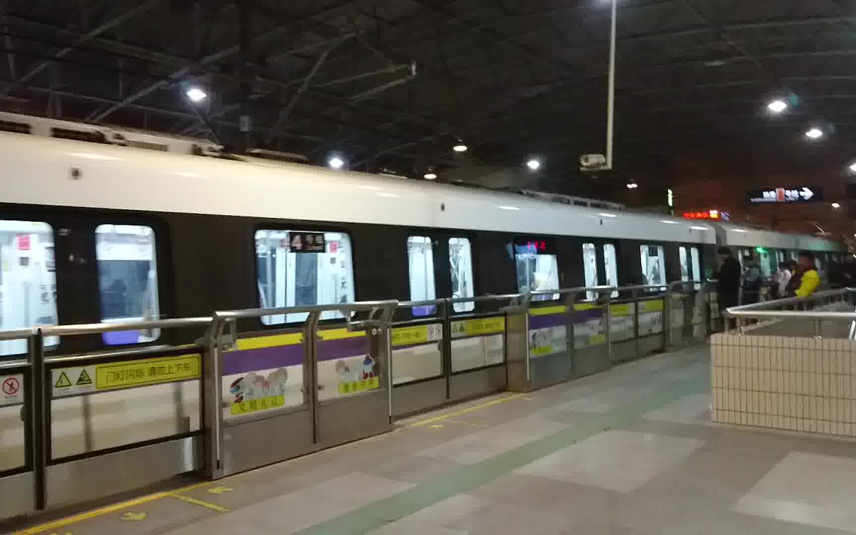 上海4号线"黑包公"出站