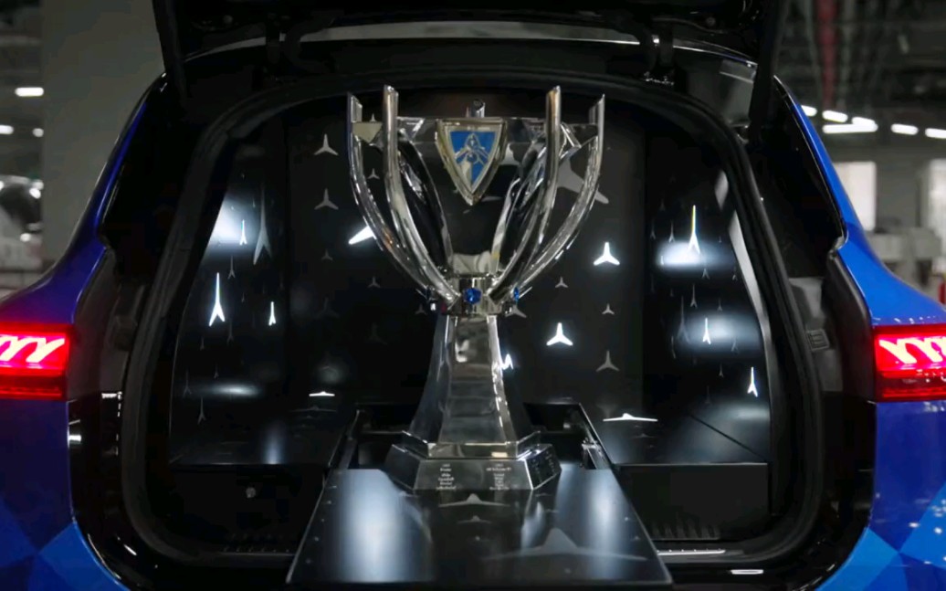 召唤师杯顺利抵达2023英雄联盟全球总决赛现场,谁将捧起这座奖杯