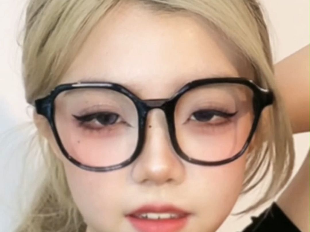 楠楠酱的抖音直播间 - 倒计时/翻白眼吐舌头/盯/我都没眼看