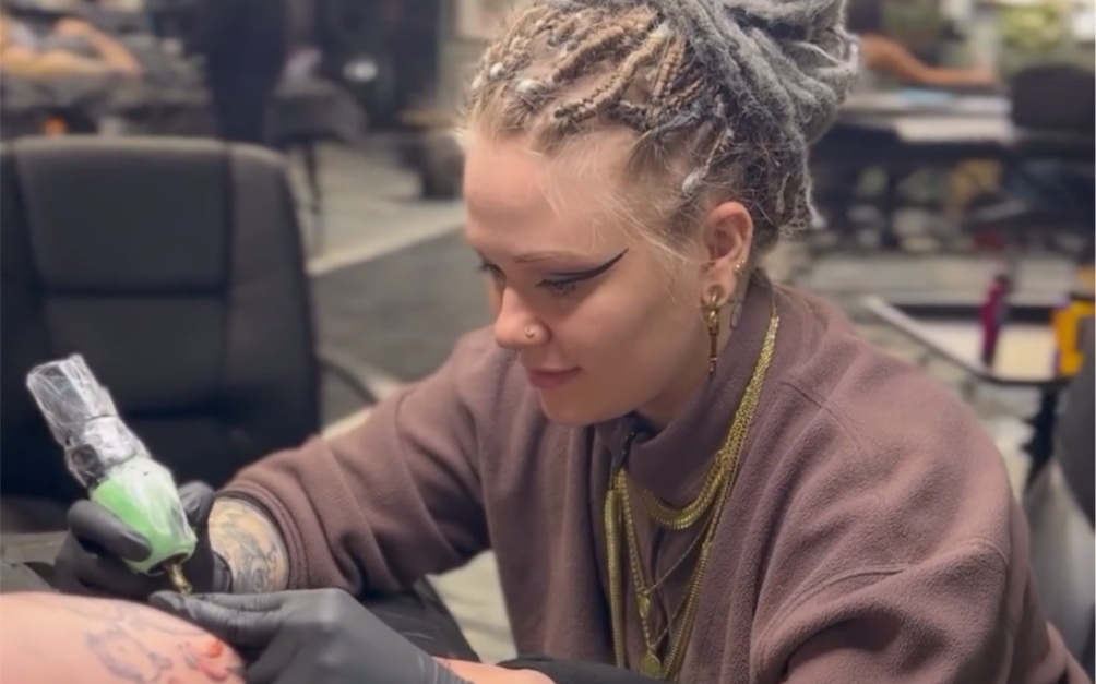 国外著名纹身师:每个纹身师都有自己的风格#纹身师日常#刺青艺术#纹身