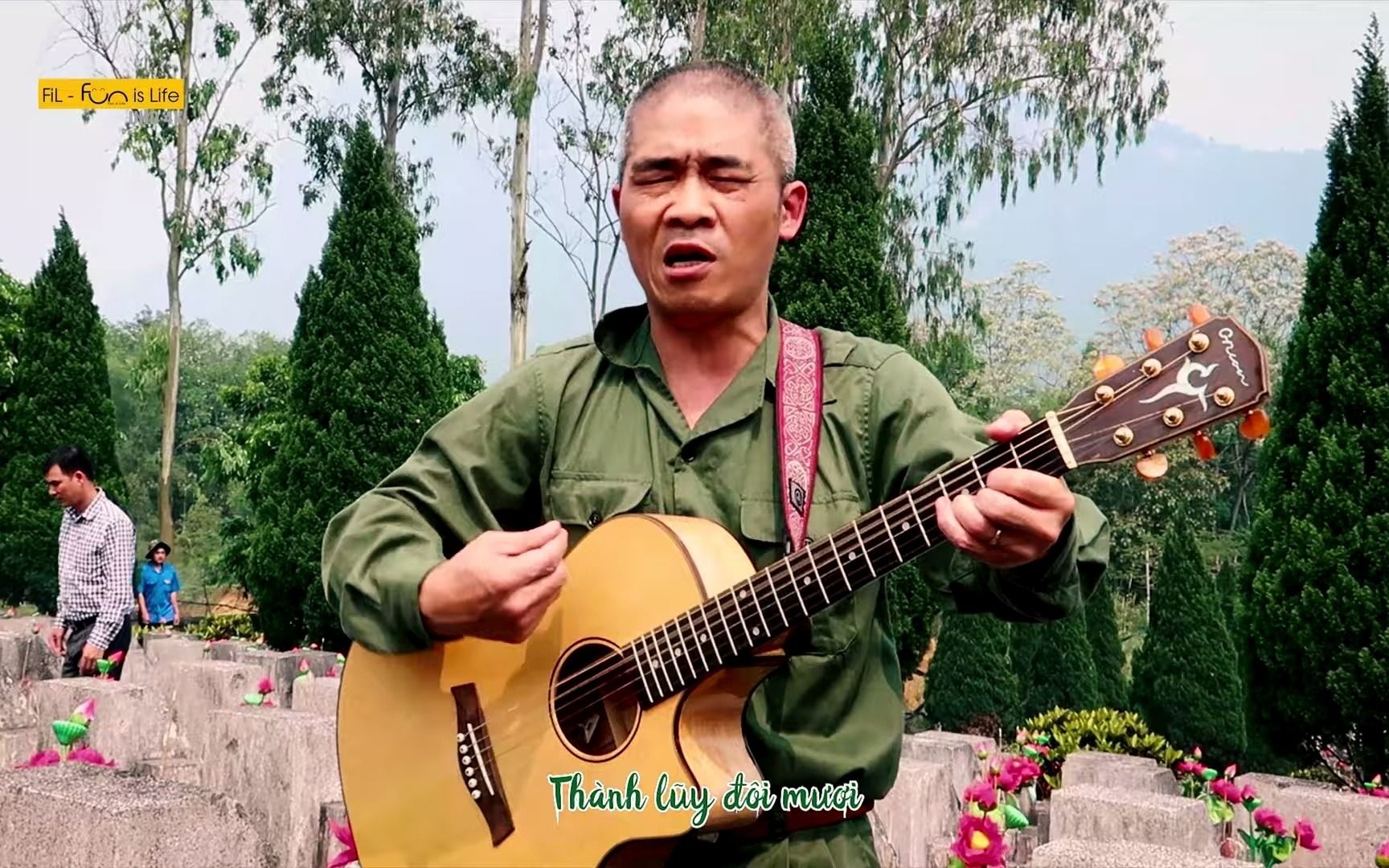 [图]越南歌曲《不朽石垒》（Lũy đá bất tử） 演唱：Trương Quý Hải