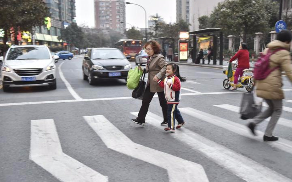 [图]1分钟看懂新交规如何斑马线礼让行人不扣分