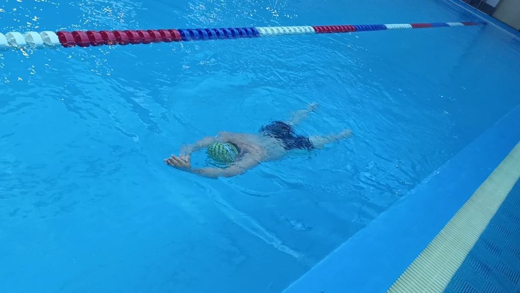 西安小何同学初学游泳第三节课西安游泳西安学游泳西安游泳培训西安游