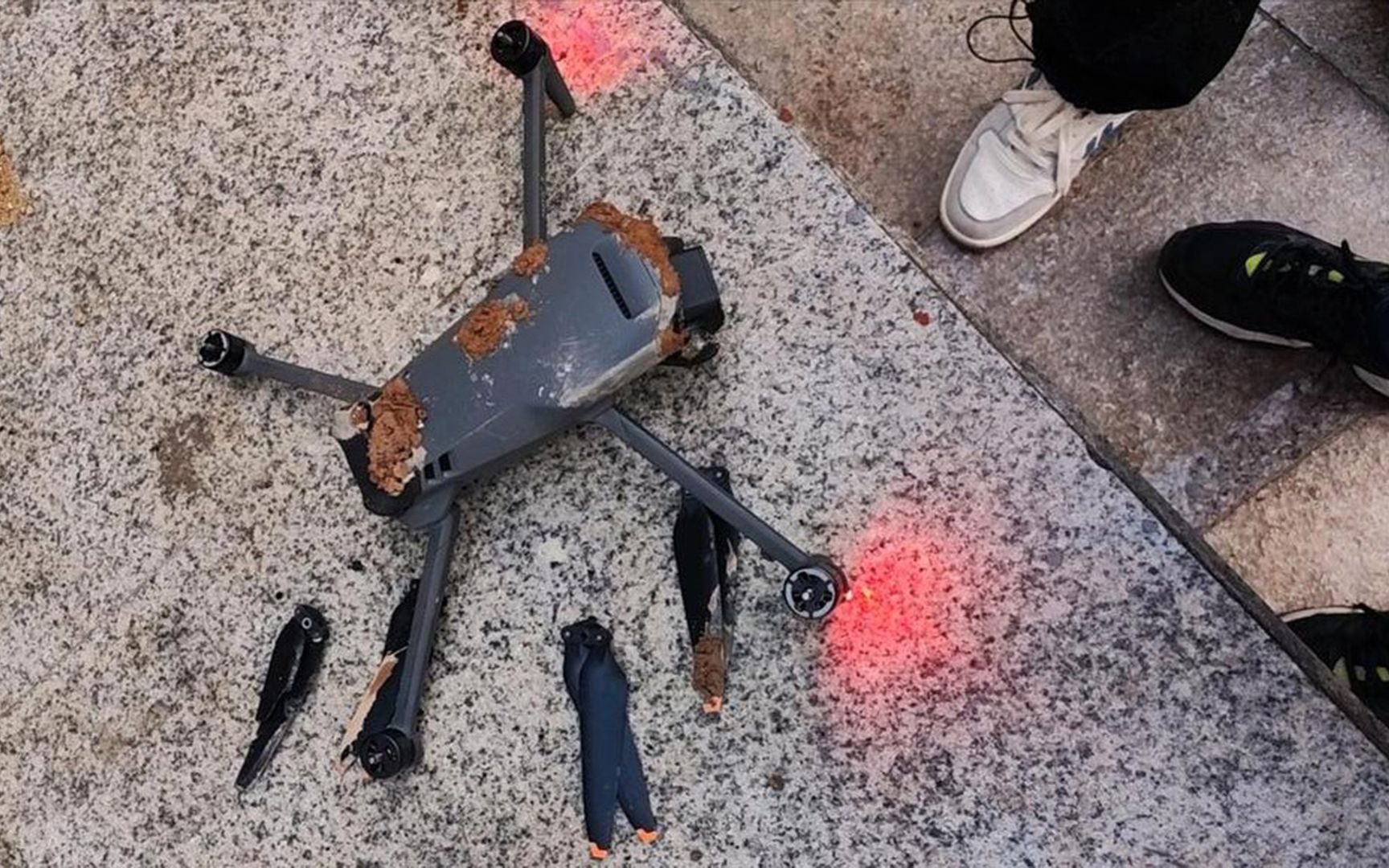 无人机炸机合集 第263期 操作猛如虎,起飞失败翻腾落水炸机