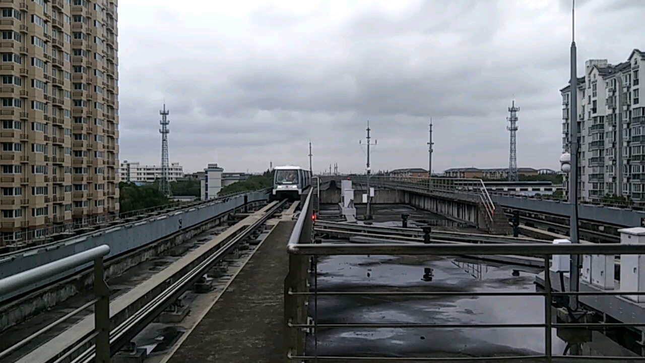 【上海地铁】小灰灰t0104号列车进入汇臻路站