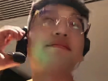 姚冠宇 吃鸡腿炒饭直播拍戏