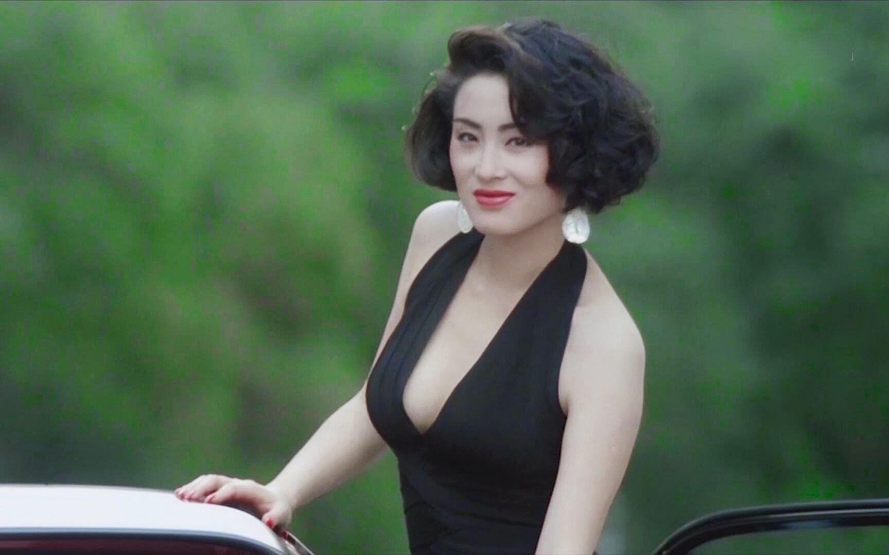 【处处吻 | 星女郎群像】你老婆可太撩了,世界都馋她一吻