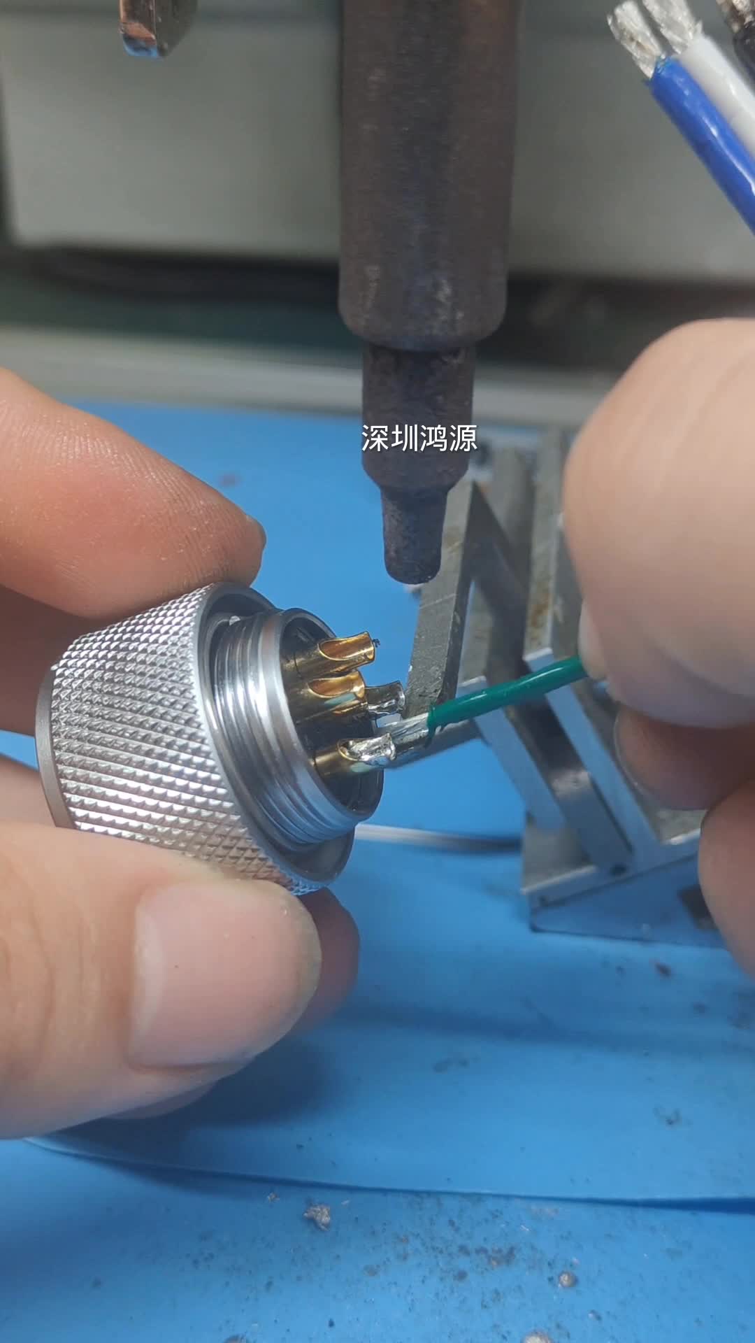 航插头焊线,焊点漂亮,轻松掌握焊锡技巧.