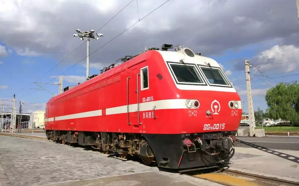 t303/4次列车长春-----乌鲁木齐包头东站发车