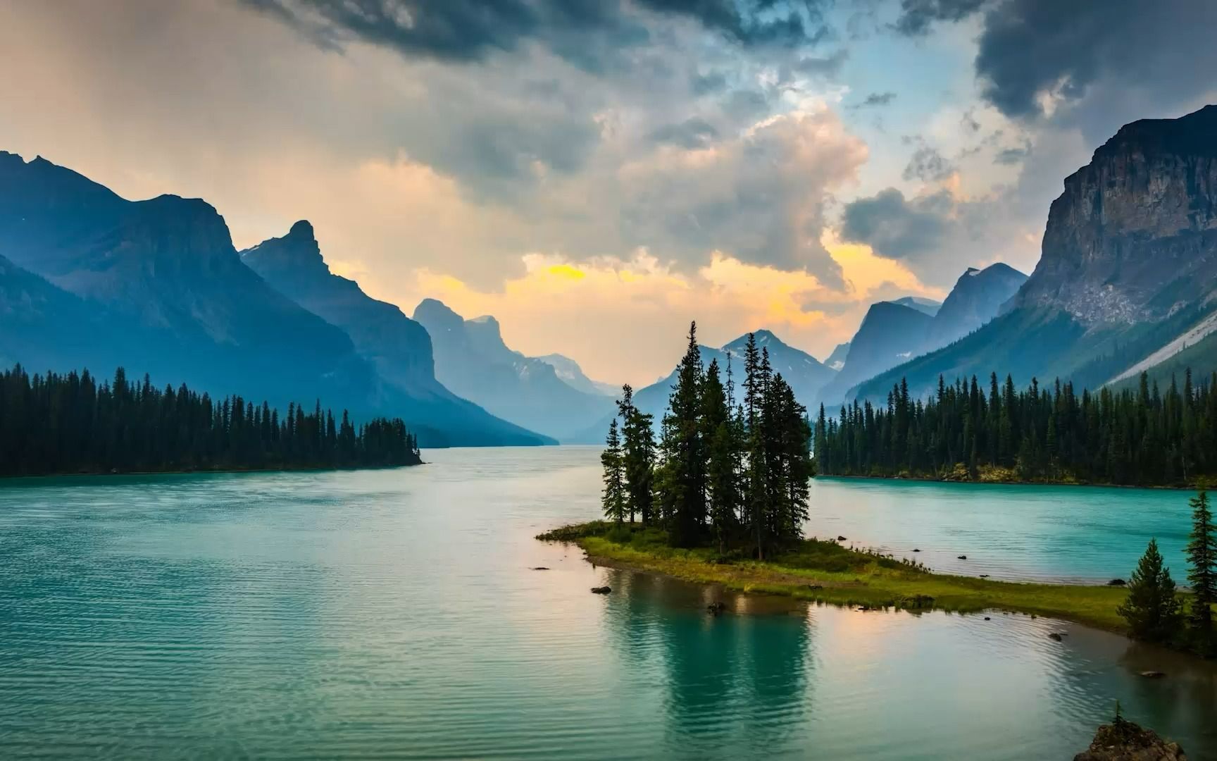 1101-加拿大艾伯塔省贾斯珀国家公园的玛琳湖精灵岛