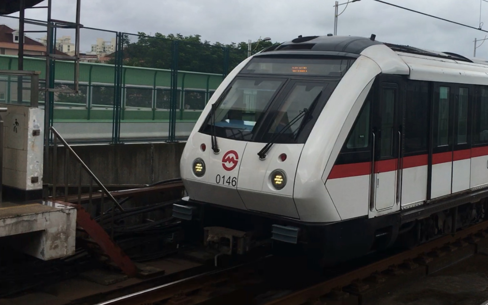 上海地铁胖头鱼146进呼兰路站