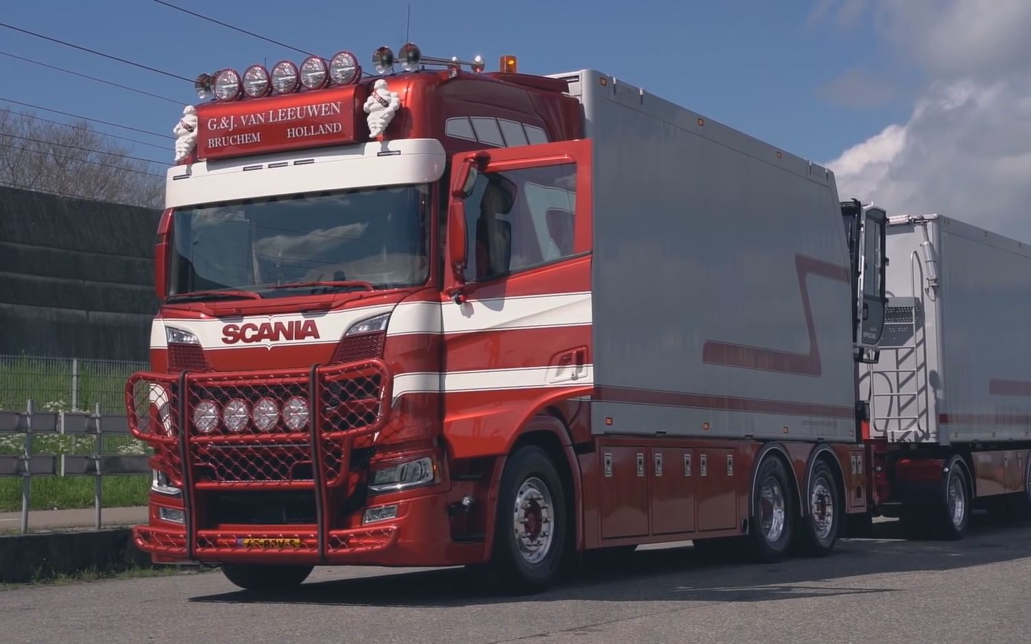 斯堪尼亚r580卡车运输马粪