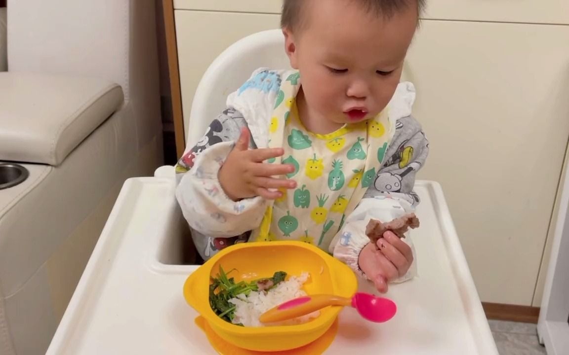 【宝宝辅食】一岁半宝宝午餐做牛肉饼吃,鲜嫩不柴不硬,易消化,补铁好吸收哔哩哔哩bilibili