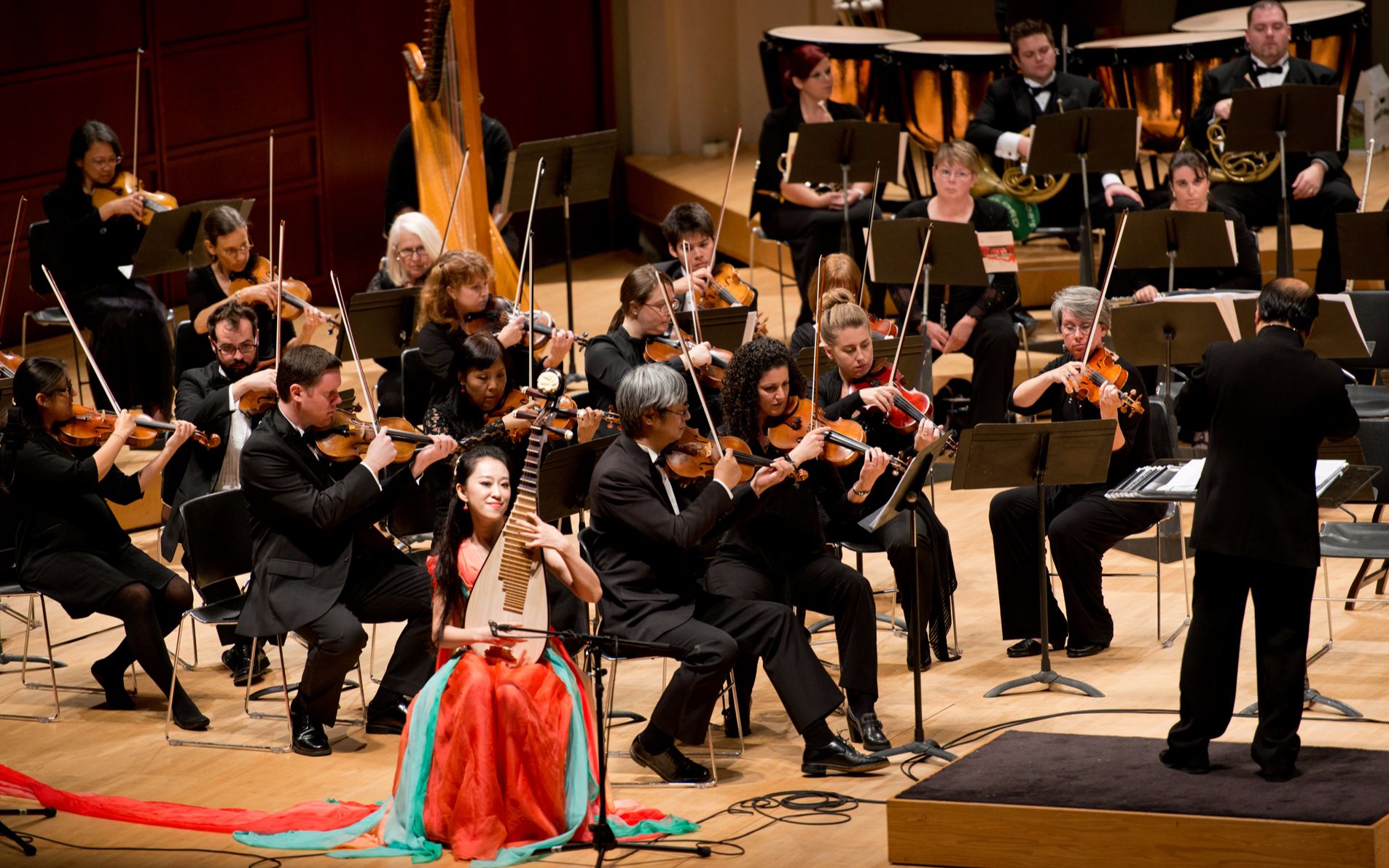 赵聪携手美国北卡罗莱纳国际交响乐团,琵琶与交响协奏曲《 天鹅 》