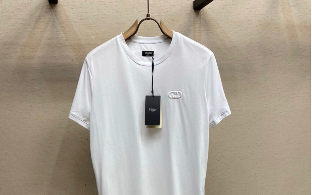 推荐高仿fendi芬迪23ss经典标识短袖标准剪裁圆领短袖t恤