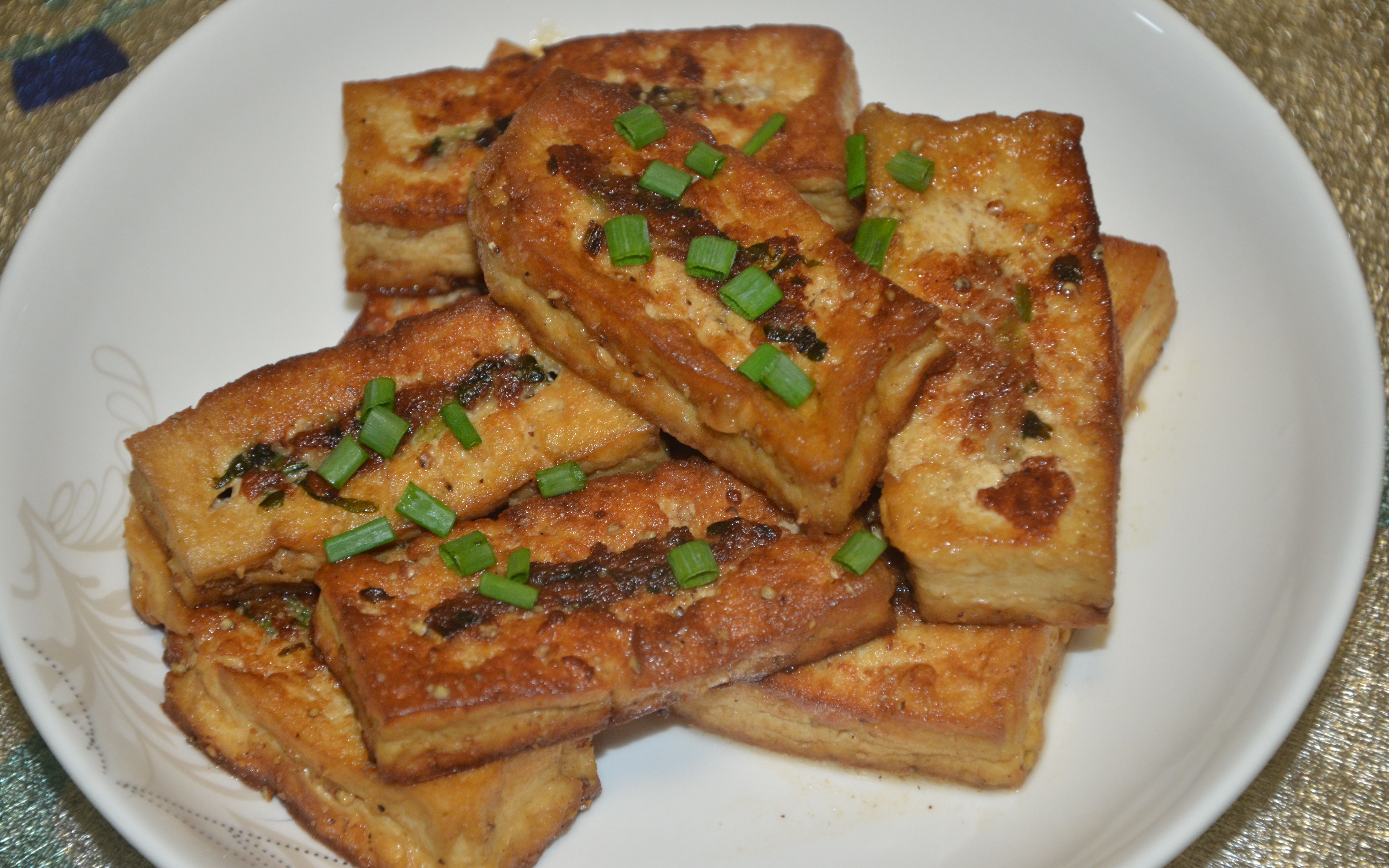 家常酿豆腐 非常入味的一道家常便菜 外焦里嫩 很好吃哦