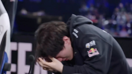 keria赛后哭到手抖