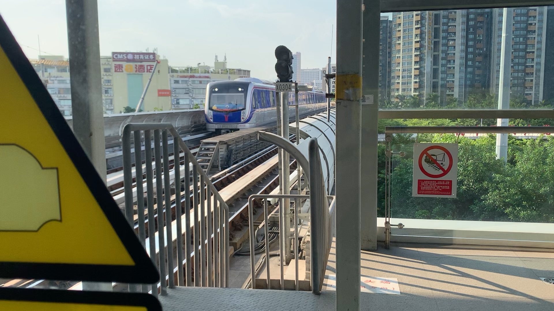 沙贝站两列l6会车