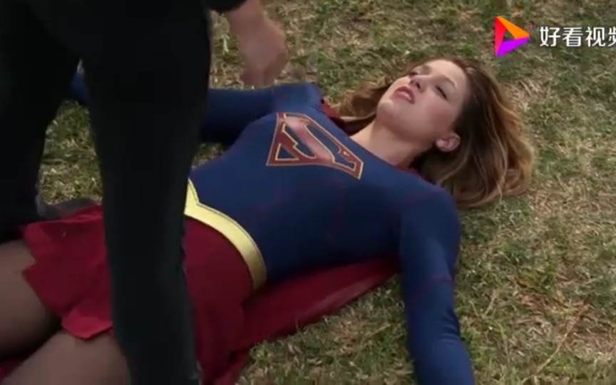 【片段剪辑】一般女人打架:扇脸揪发撕衣服,黑丝超人打架:拆楼砸车眼