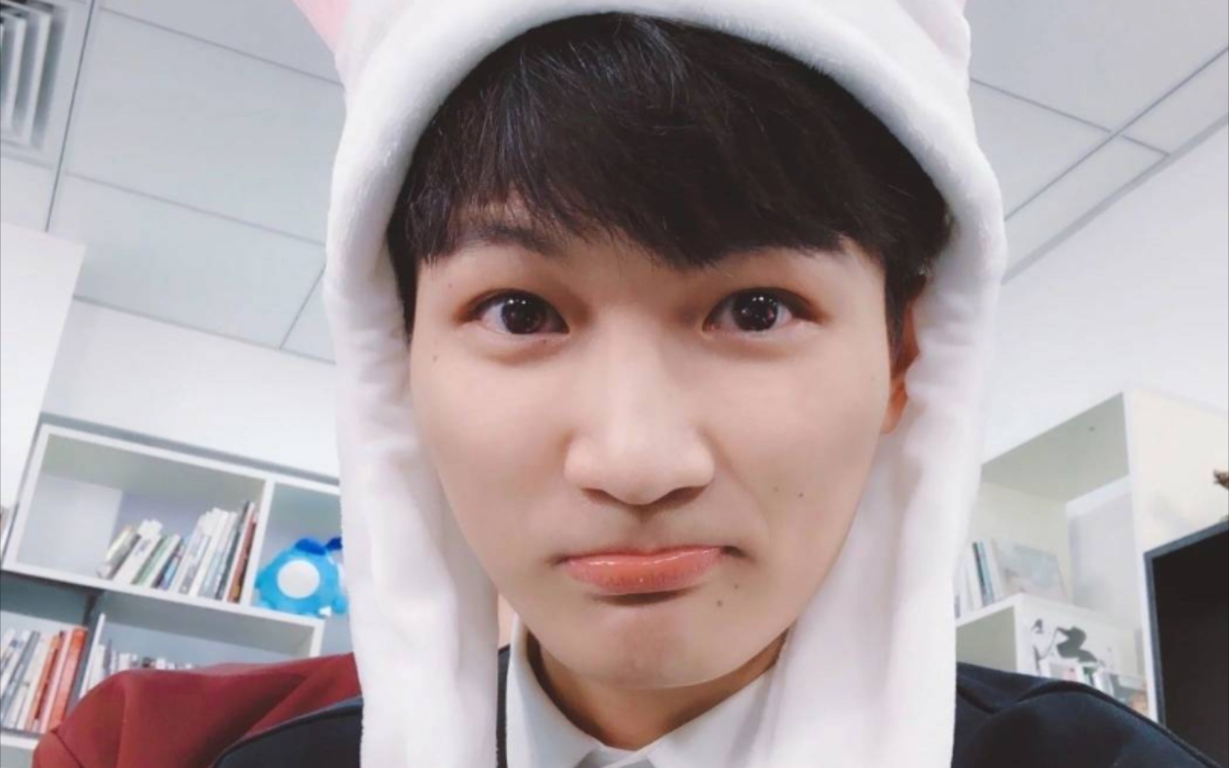 周深19年兔子深深表情包show苦瓜汁